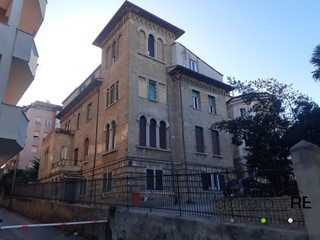 Quadrilocale in Vendita a Pescara, 135'000&euro;, 89 m²