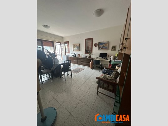 Appartamento in Vendita a Palermo, 120'000&euro;, 144 m²