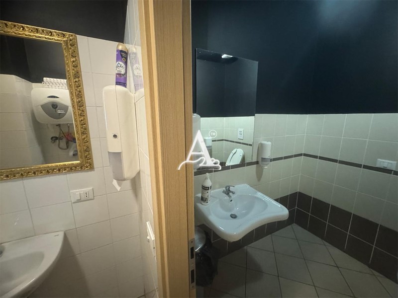 Attività commerciale in Vendita a San Giovanni Lupatoto, 60'000&euro;, 90 m²