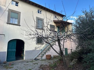 Casa Semi Indipendente in Vendita a Villa Basilica, 120'000&euro;, 140 m², con Box