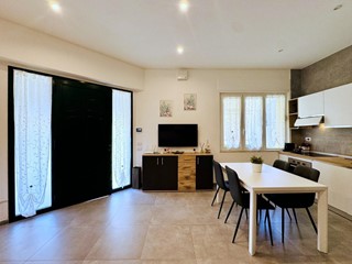 Trilocale in Affitto a Pietrasanta, zona Marina di Pietrasanta, 5'800&euro;, 70 m², arredato