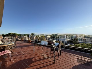 Attico in Vendita a Massa, zona Ronchi, 420'000&euro;, 85 m²