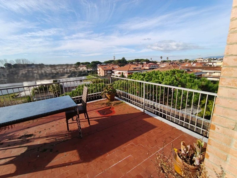 Attico in Vendita a Massa, zona Ronchi, 420'000&euro;, 85 m²