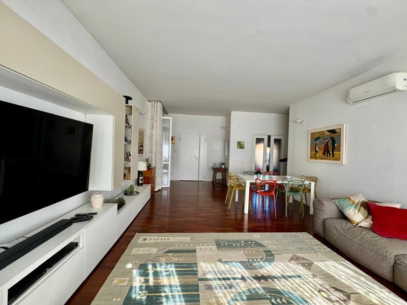 Appartamento in Vendita a Firenze, 630'000&euro;, 105 m², con Box