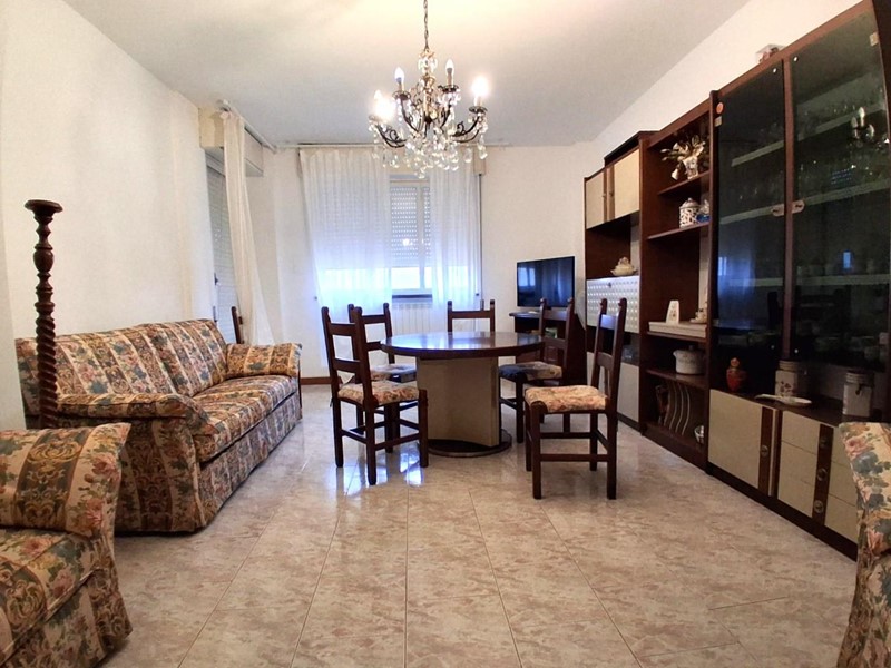 Appartamento in Vendita a Lucca, zona Sant'Anna, 158'000&euro;, 130 m², arredato