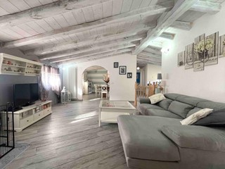 Casa Semi Indipendente in Vendita a Beverino, 290'000&euro;, 420 m², arredato