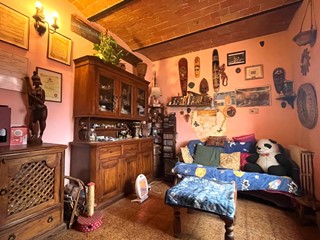 Quadrilocale in Vendita a Asciano, 86'000&euro;, 65 m², con Box