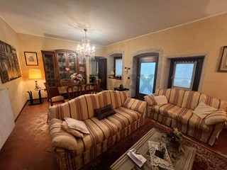 Casa Indipendente in Vendita a Villongo, 269'000&euro;, 355 m²