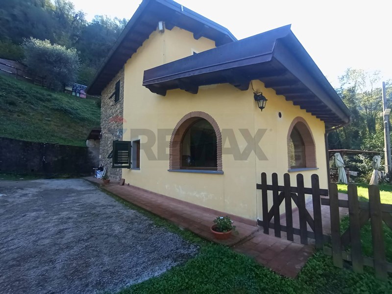 Casa Indipendente in Vendita a Bagni di Lucca, 247'000&euro;, 146 m²