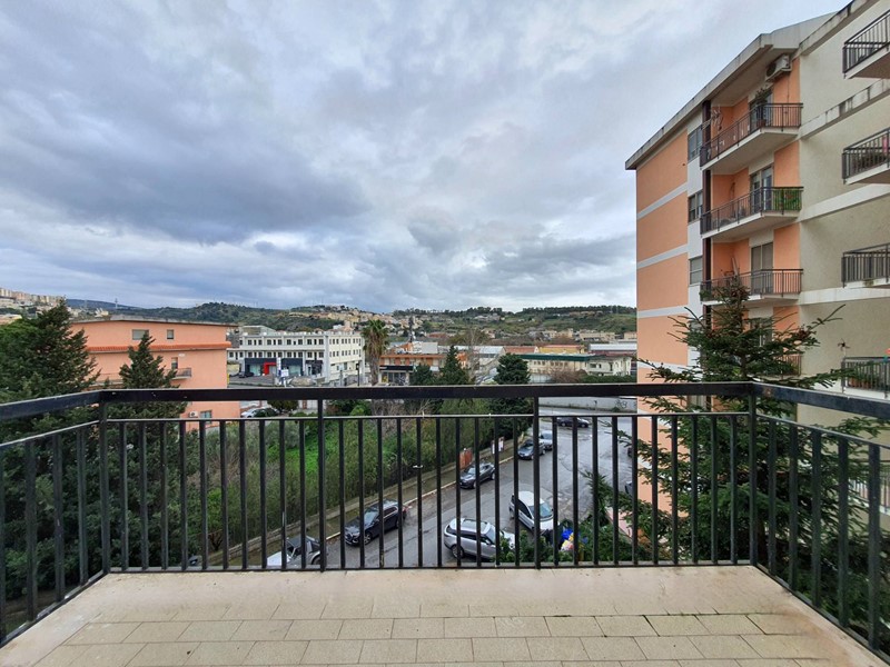 Quadrilocale in Vendita a Catanzaro, 83'000&euro;, 122 m²