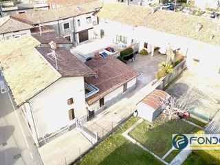Villa in Vendita a Castelli Calepio, 189'900&euro;, 198 m²
