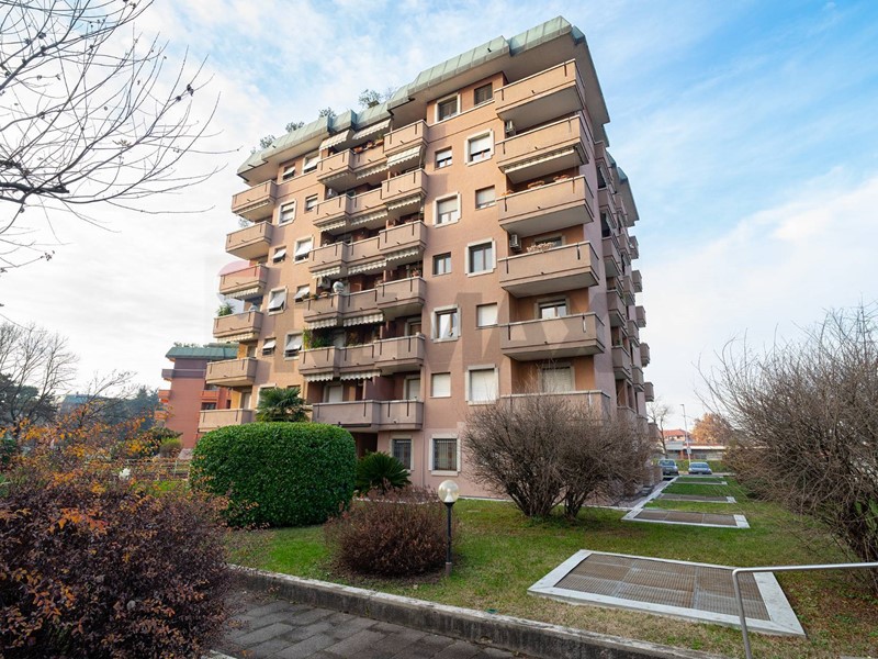 Quadrilocale in Vendita a Rho, 305'000&euro;, 139 m²