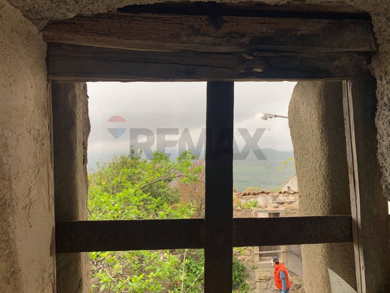 Casa Indipendente in Vendita a Castiglione di Sicilia, 15'000&euro;, 75 m²