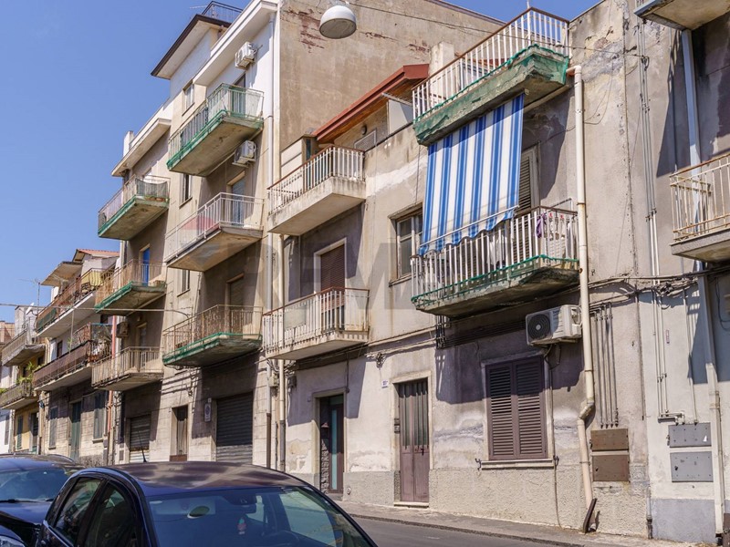 Quadrilocale in Vendita a Catania, 57'000&euro;, 86 m²