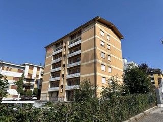 Appartamento in Vendita a Belluno, 200'000&euro;, 167 m², con Box