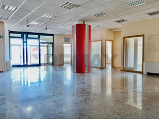Ufficio in Affitto a Ancona, 2'800&euro;, 647 m²