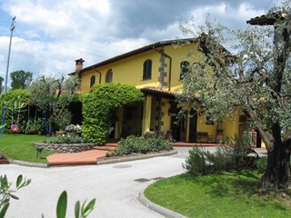 Casa Indipendente in Vendita a Barga, 800'000&euro;, 396 m²