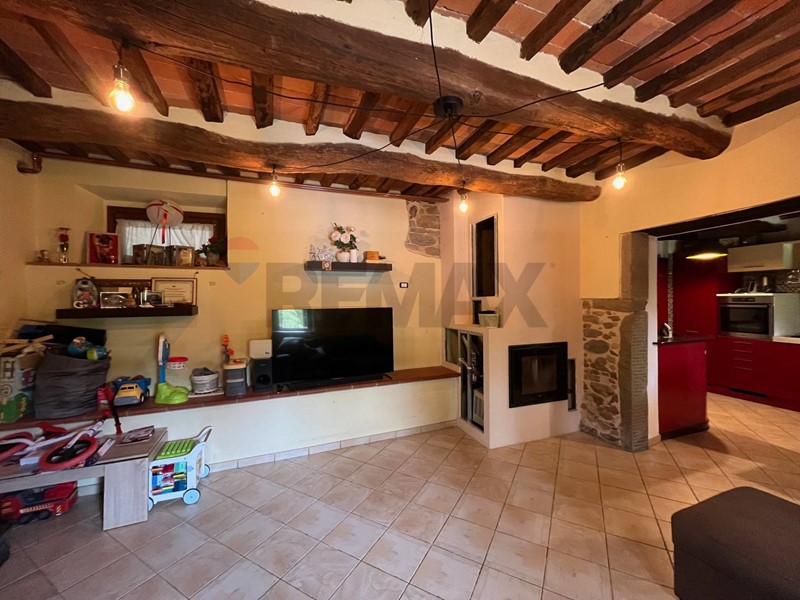 Casa Semi Indipendente in Vendita a Bagni di Lucca, 129'000&euro;, 145 m²