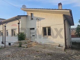 Villa in Vendita a Molinara, 135'000&euro;, 600 m²