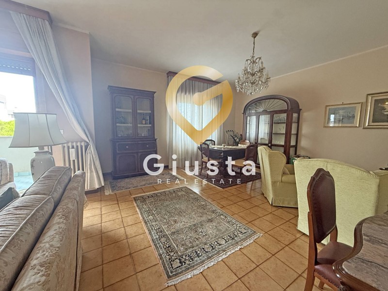 Quadrilocale in Vendita a Brindisi, 199'000&euro;, 161 m²