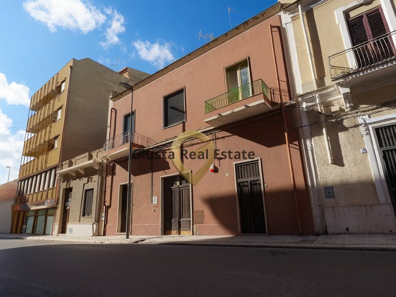Quadrilocale in Vendita a Brindisi, 95'000&euro;, 124 m²