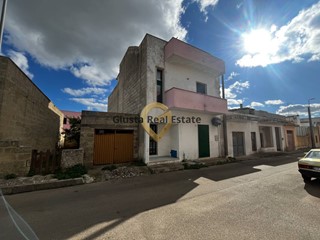 Trilocale in Vendita a Presicce Acquarica, 64'000&euro;, 104 m²