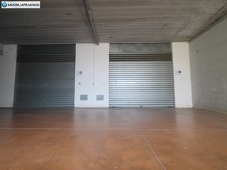 Magazzino in Vendita a Termoli, 80'000&euro;, 105 m²
