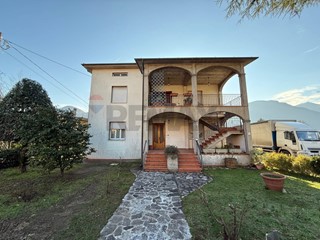 Appartamento in Vendita a Coreglia Antelminelli, 145'000&euro;, 279 m²