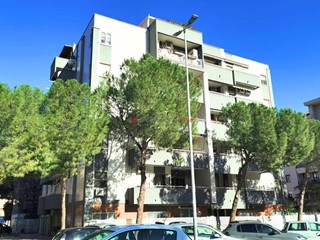 Trilocale in Vendita a Foggia, 159'000&euro;, 110 m², con Box