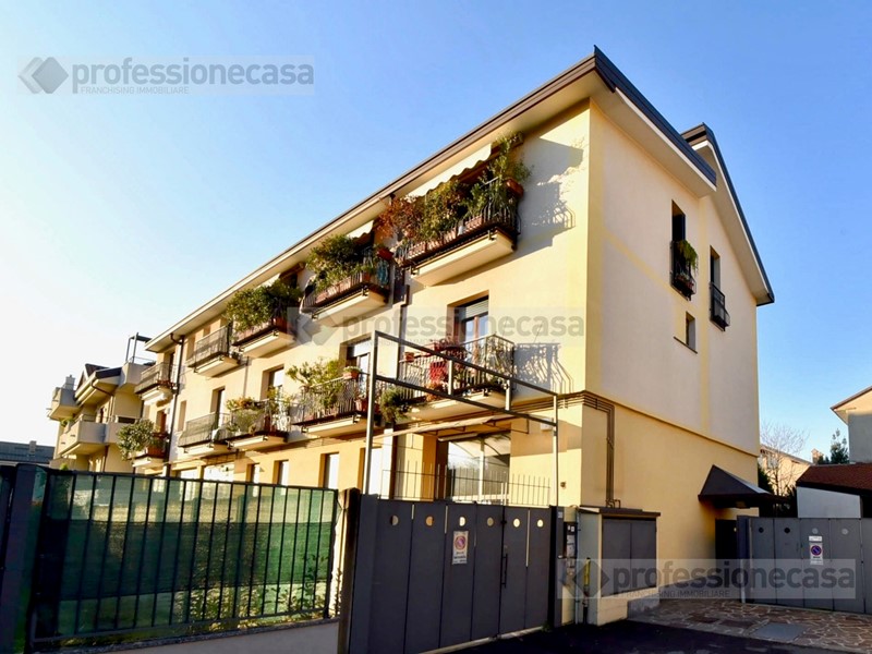 Bilocale in Vendita a Desio, 150'000&euro;, 55 m², con Box