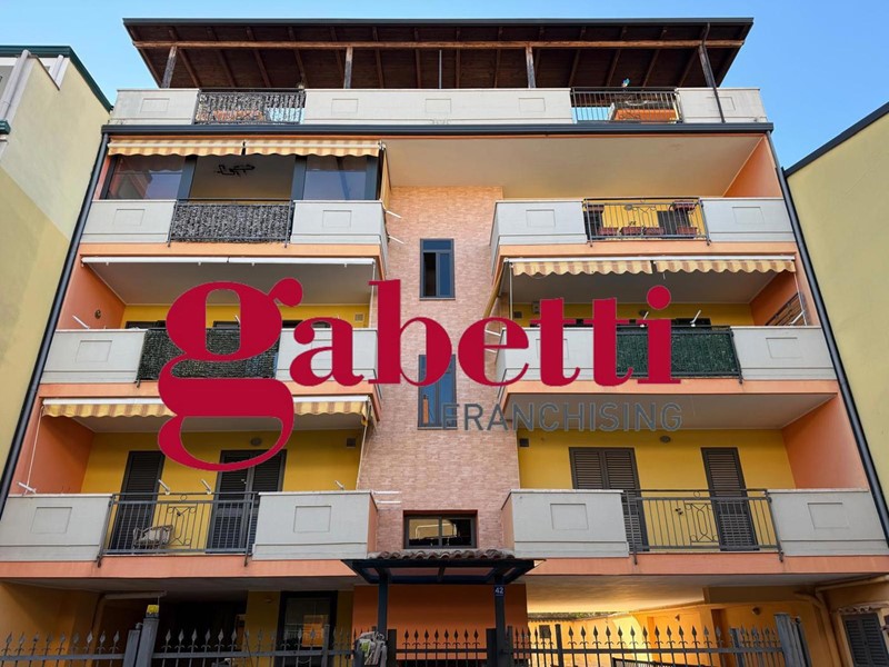 Attico in Vendita a San Nicola la Strada, 120'000&euro;, 69 m², arredato