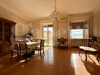 Quadrilocale in Vendita a Formia, 350'000&euro;, 145 m²