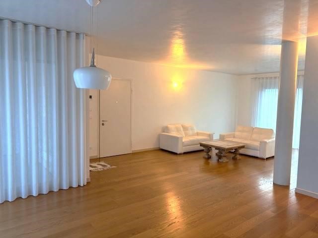 Appartamento in Vendita a Venezia, 500'000&euro;, 130 m², con Box