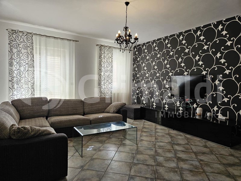 Appartamento in Vendita a Santa Teresa di Riva, 185'000&euro;, 120 m², con Box