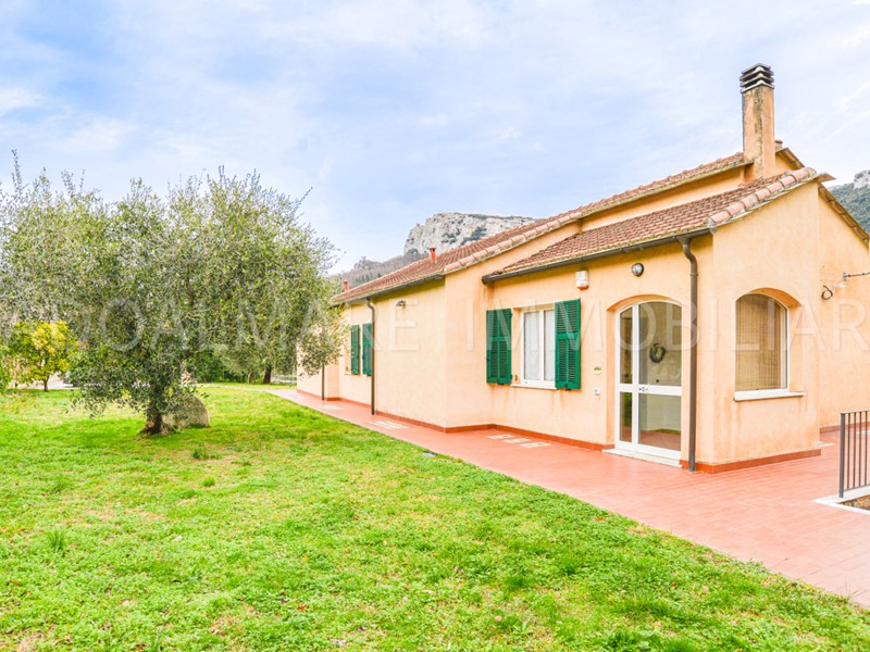 Casa Indipendente in Affitto a Orco Feglino, zona Feglino, 1'000&euro;, 185 m², arredato, con Box