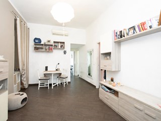 Appartamento in Vendita a Genova, zona San Fruttuoso, 178'000&euro;, 107 m²