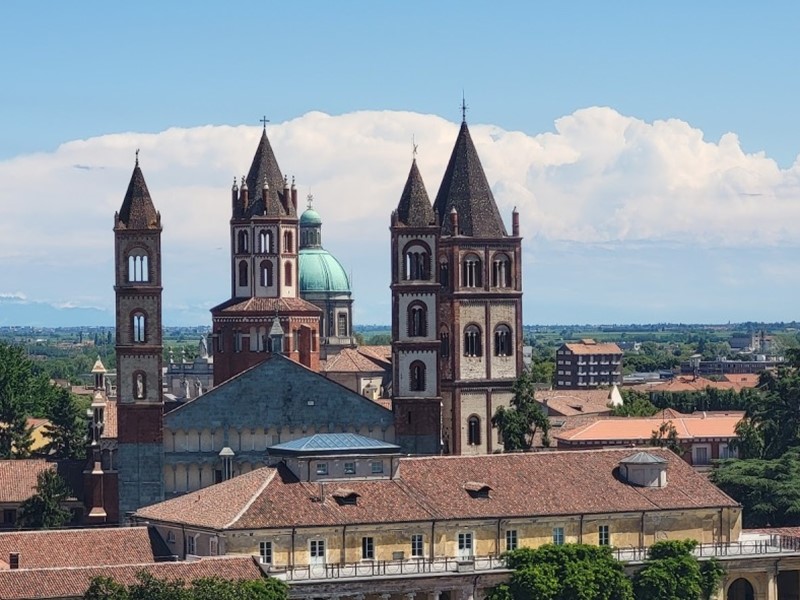 Appartamento in Vendita a Vercelli, 265'000&euro;, 210 m²