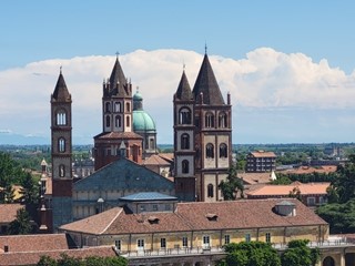 Appartamento in Vendita a Vercelli, 265'000&euro;, 210 m²