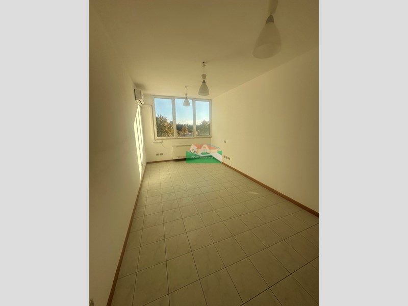 Ufficio in Affitto a Ravenna, 750&euro;, 75 m², con Box