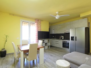 Quadrilocale in Vendita a Valsamoggia, zona Bazzano, 228'000&euro;, 91 m², con Box