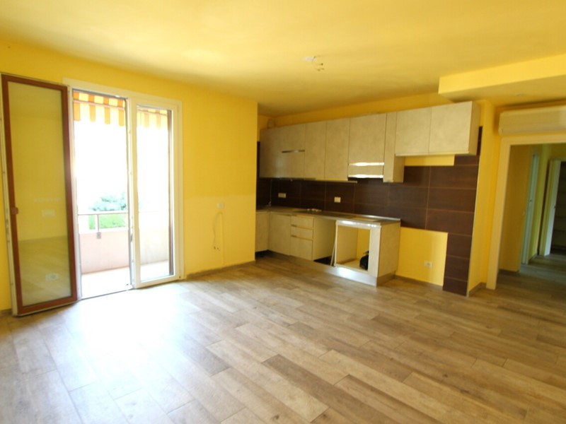 Quadrilocale in Vendita a Valsamoggia, zona Bazzano, 228'000&euro;, 91 m², con Box