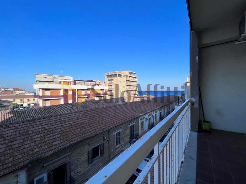 Stanza in Affitto a Catanzaro, zona Lido Corso, 275&euro;, 100 m², arredato
