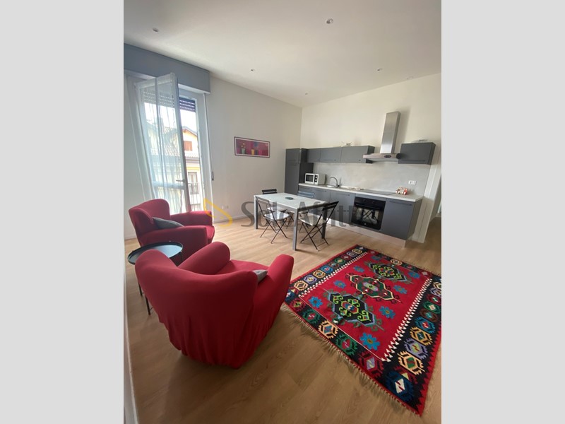 Trilocale in Affitto a Novara, 800&euro;, 85 m², arredato