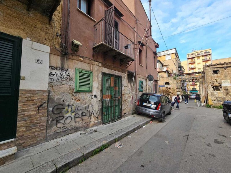 Bilocale in Vendita a Palermo, 25'000&euro;, 52 m²