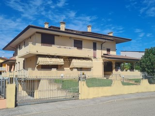 Appartamento in Vendita a Pojana Maggiore, 120'000&euro;, 152 m², con Box