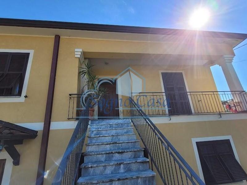 Casa Semi Indipendente in Affitto a Vezzano Ligure, zona Piani di Ponzano, 900&euro;, 100 m², arredato