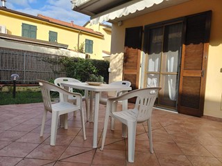 Trilocale in Vendita a Massa, zona Marina di Massa, 278'000&euro;, 82 m², arredato, con Box