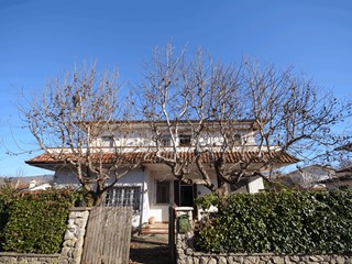 Villa bifamiliare in Vendita a Montignoso, zona Cinquale, 300'000&euro;, 95 m², arredato