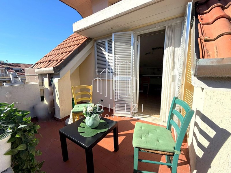 Attico in Vendita a Massa, zona Marina di Massa, 235'000&euro;, 80 m², arredato