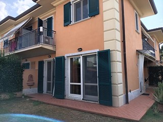 Villa bifamiliare in Vendita a Massa, zona Poveromo, 410'000&euro;, 100 m², arredato